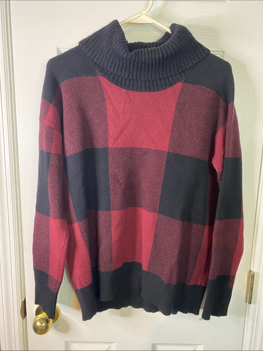 Tahari Red and Black Buffalo Plaid Turtleneck Sweater Women’s Size Medium.